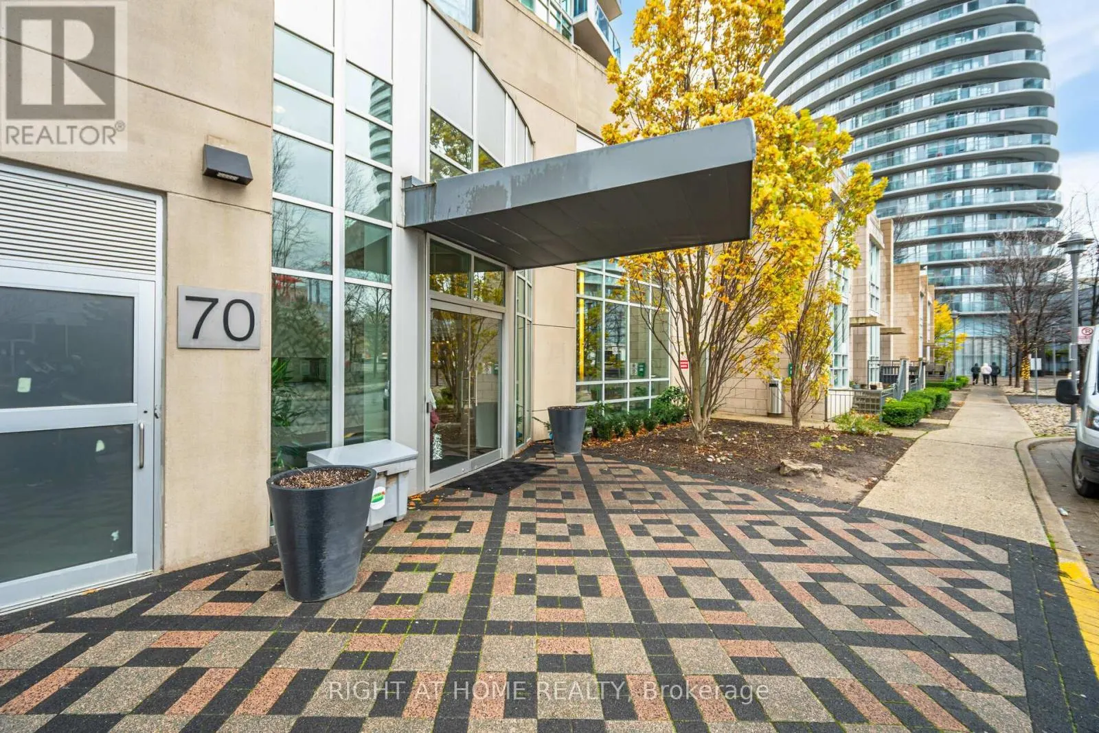 1002 - 70 ABSOLUTE AVENUE
