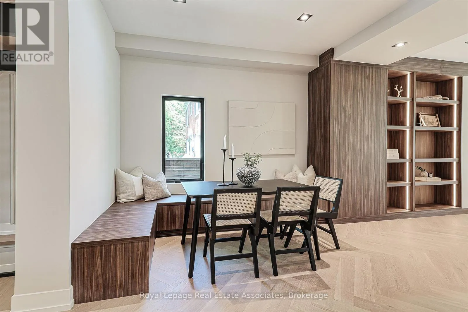 700 MONTBECK CRESCENT