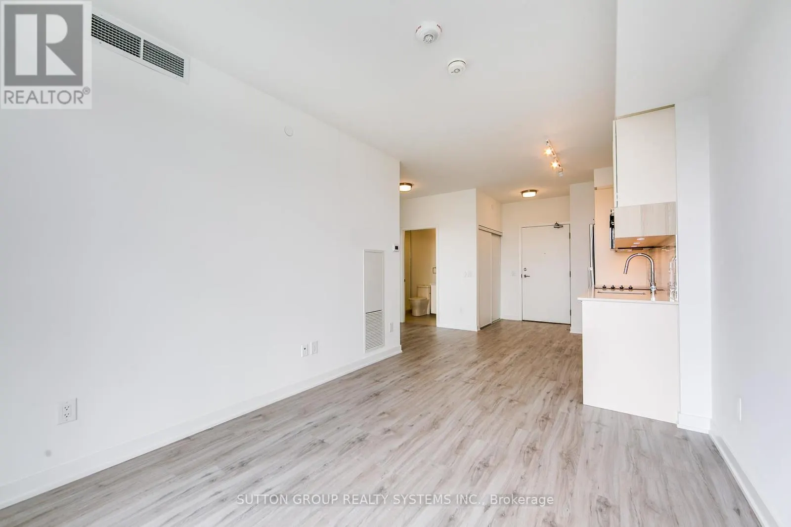 612 - 3005 PINE GLEN ROAD
