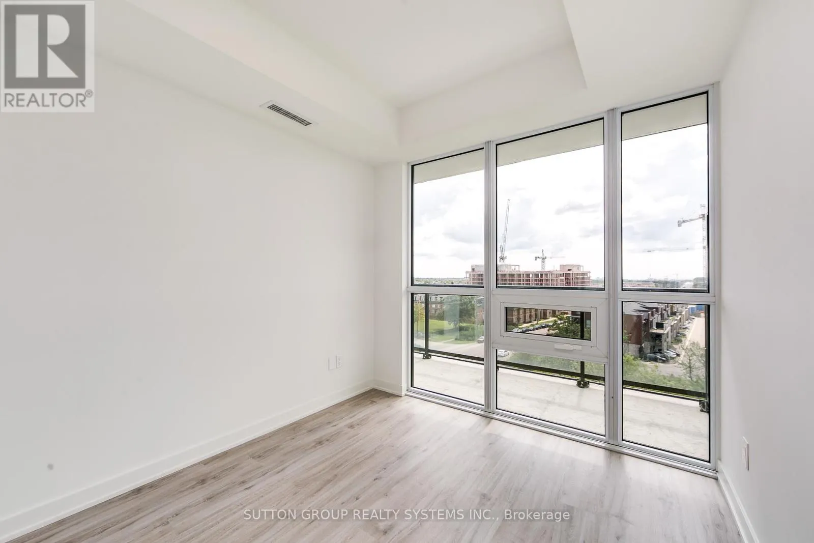 612 - 3005 PINE GLEN ROAD