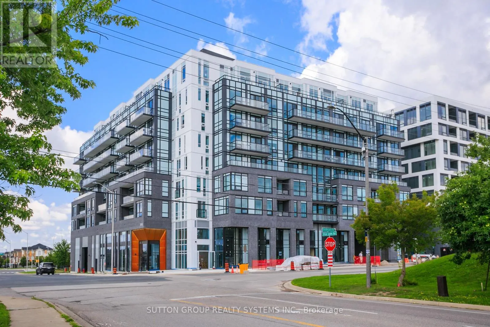612 - 3005 PINE GLEN ROAD