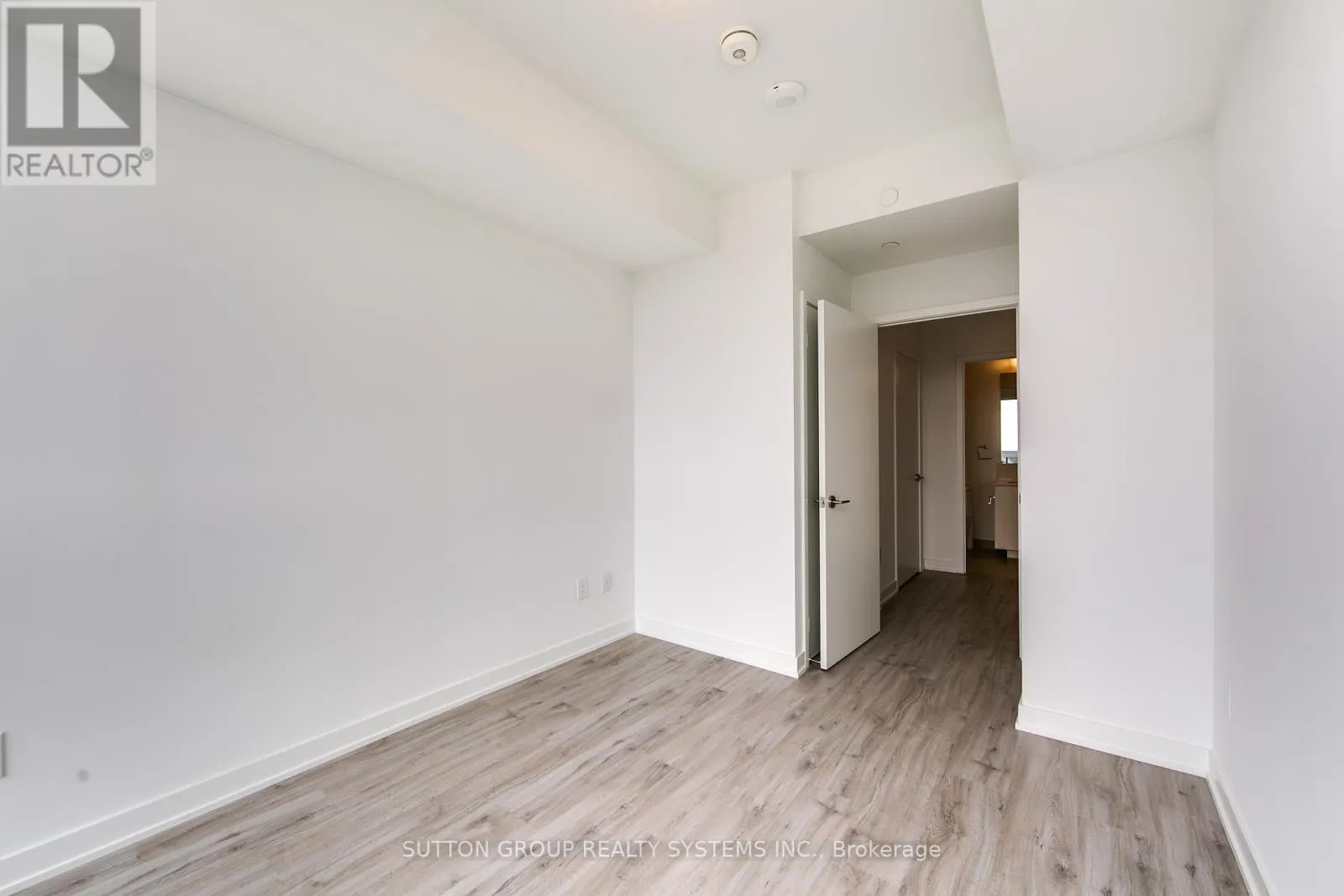 612 - 3005 PINE GLEN ROAD
