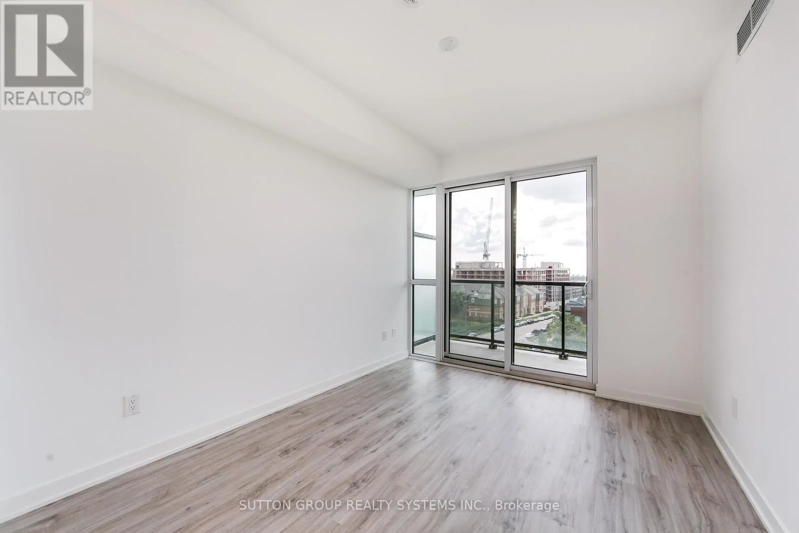 612 - 3005 PINE GLEN ROAD