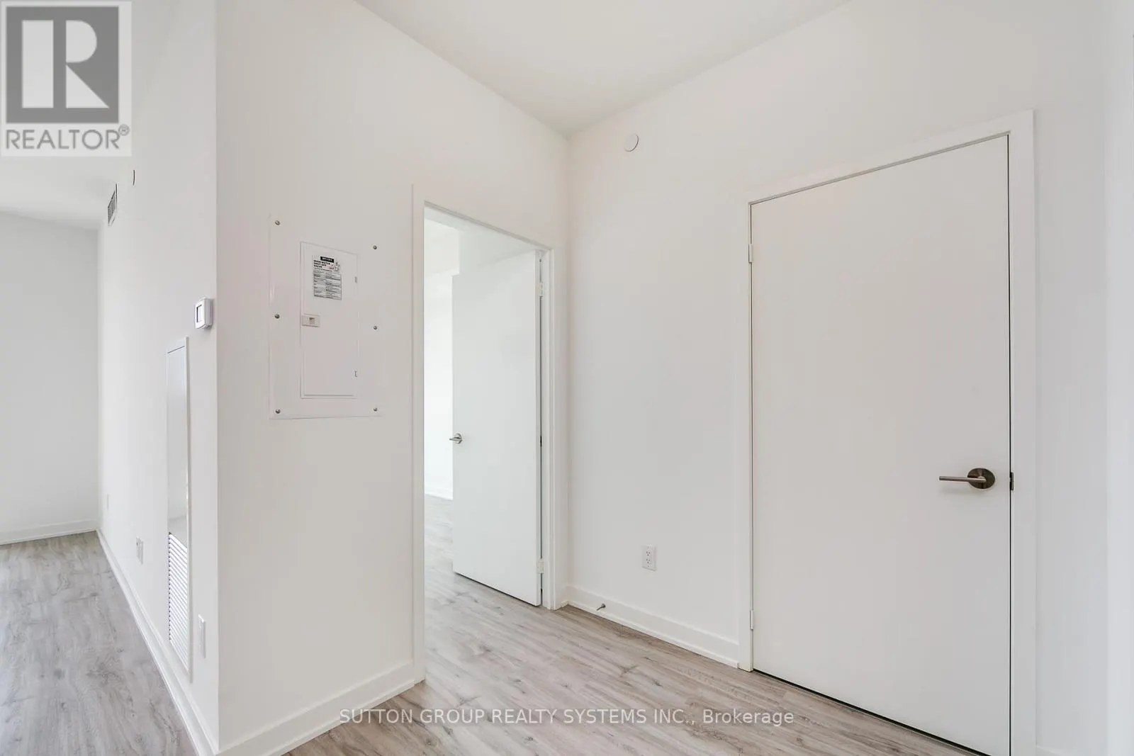 612 - 3005 PINE GLEN ROAD