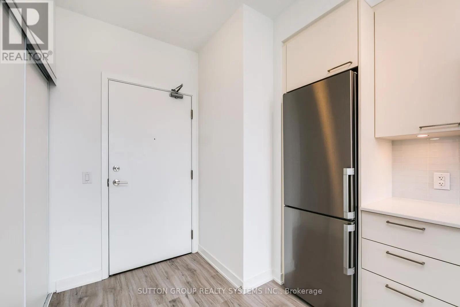 612 - 3005 PINE GLEN ROAD