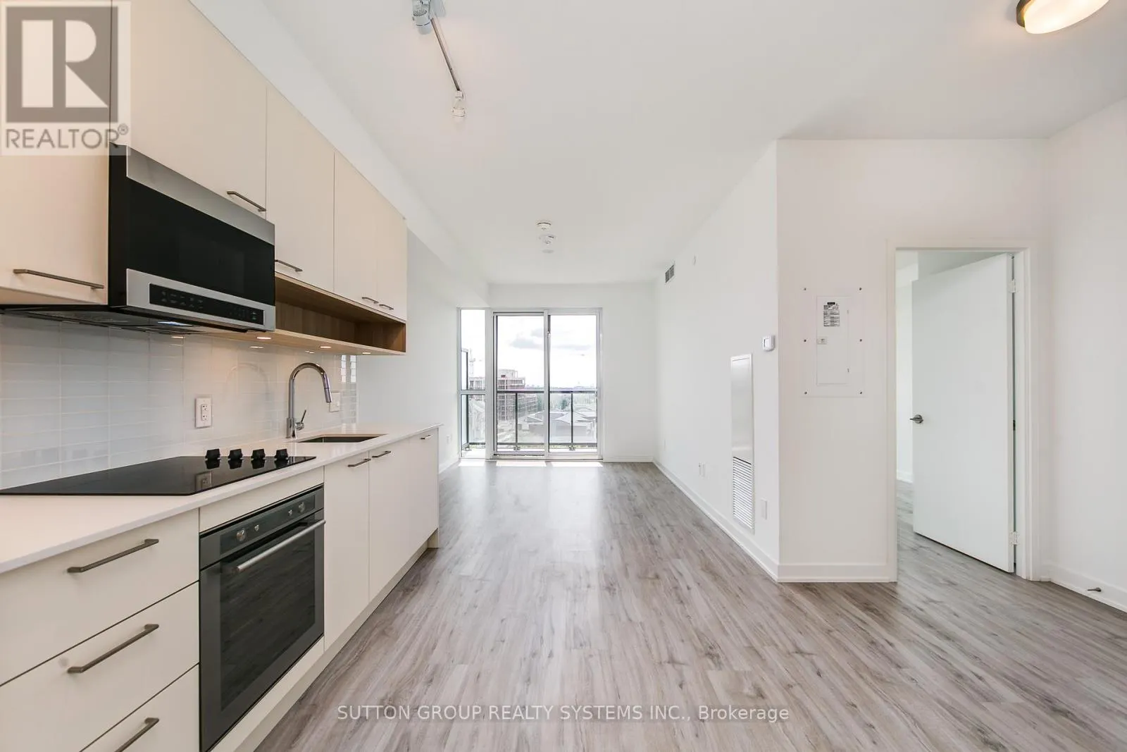 612 - 3005 PINE GLEN ROAD
