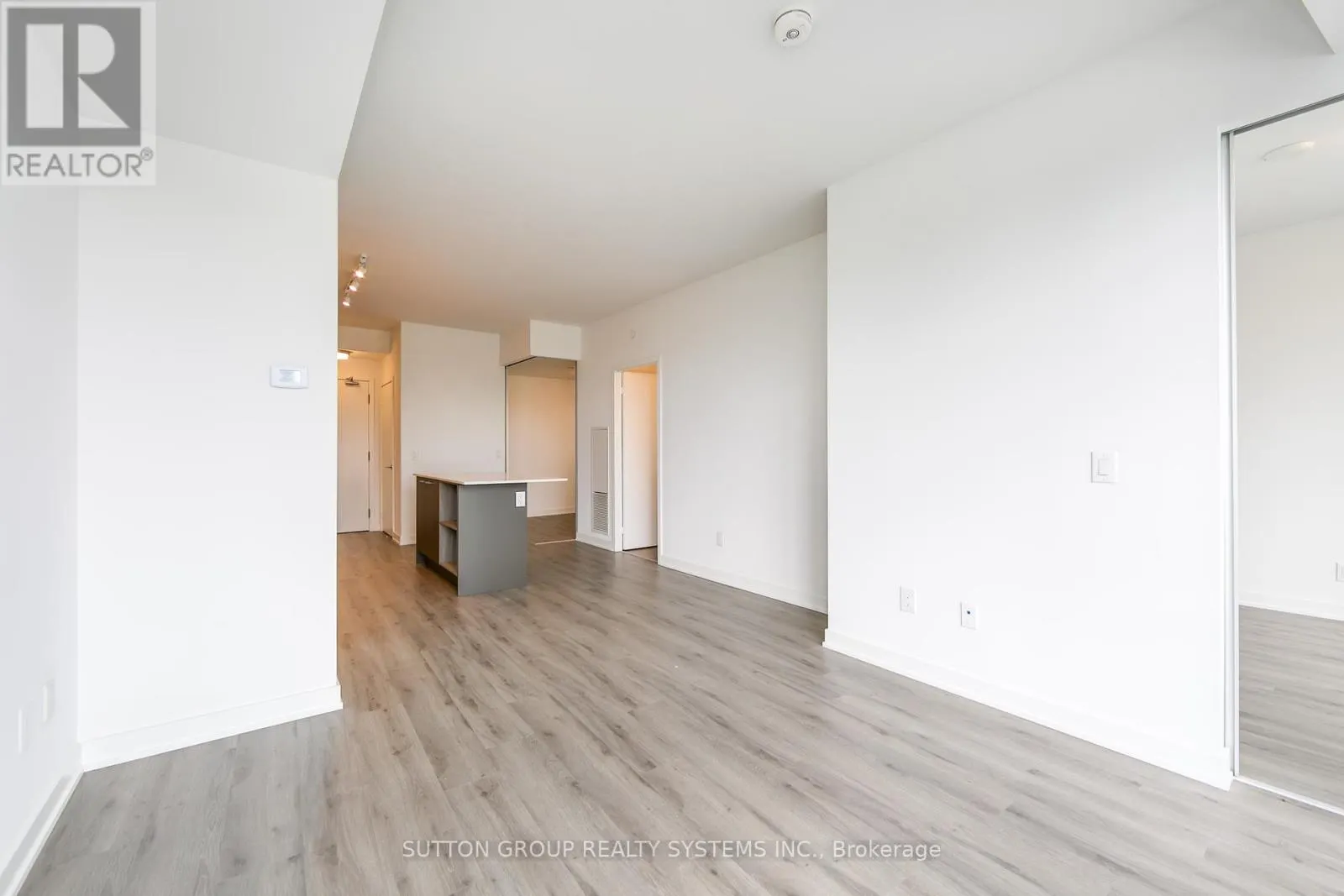 204 - 3005 PINE GLEN ROAD