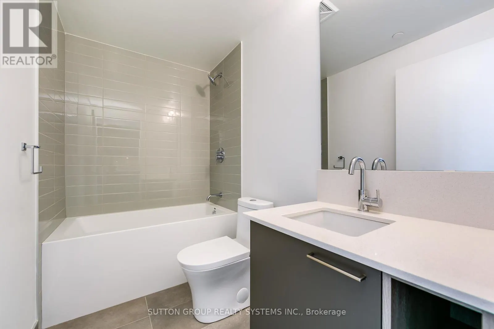 204 - 3005 PINE GLEN ROAD