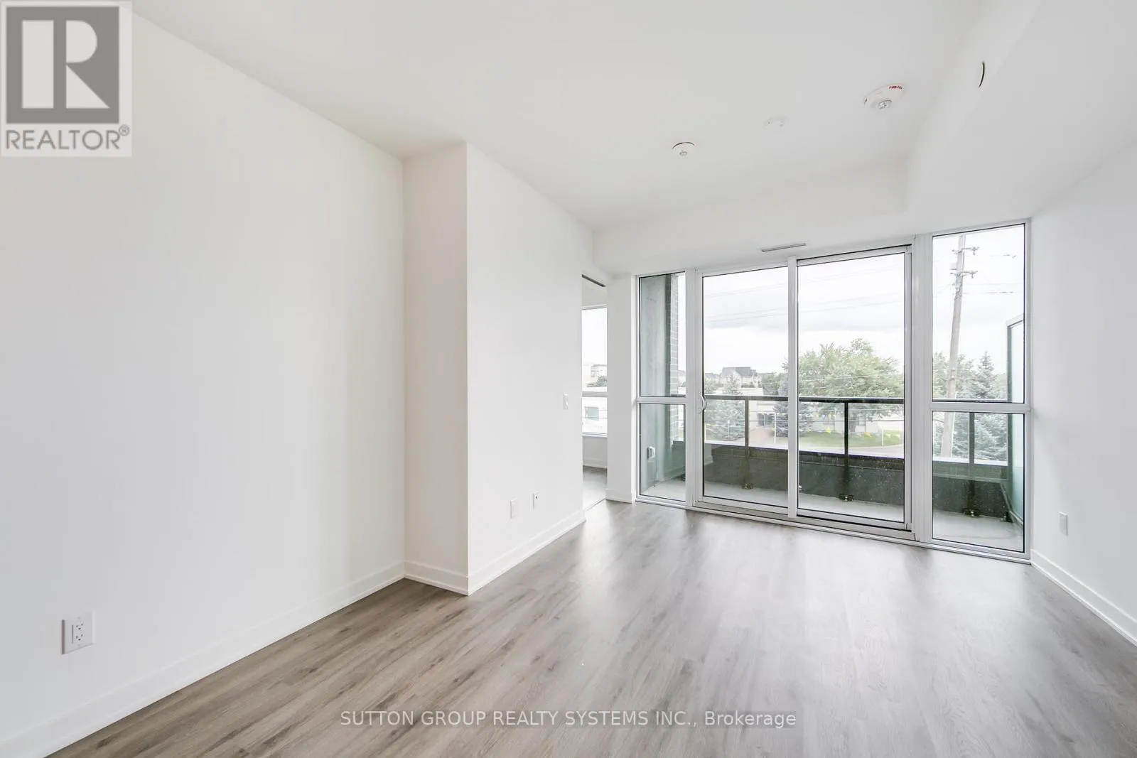 204 - 3005 PINE GLEN ROAD