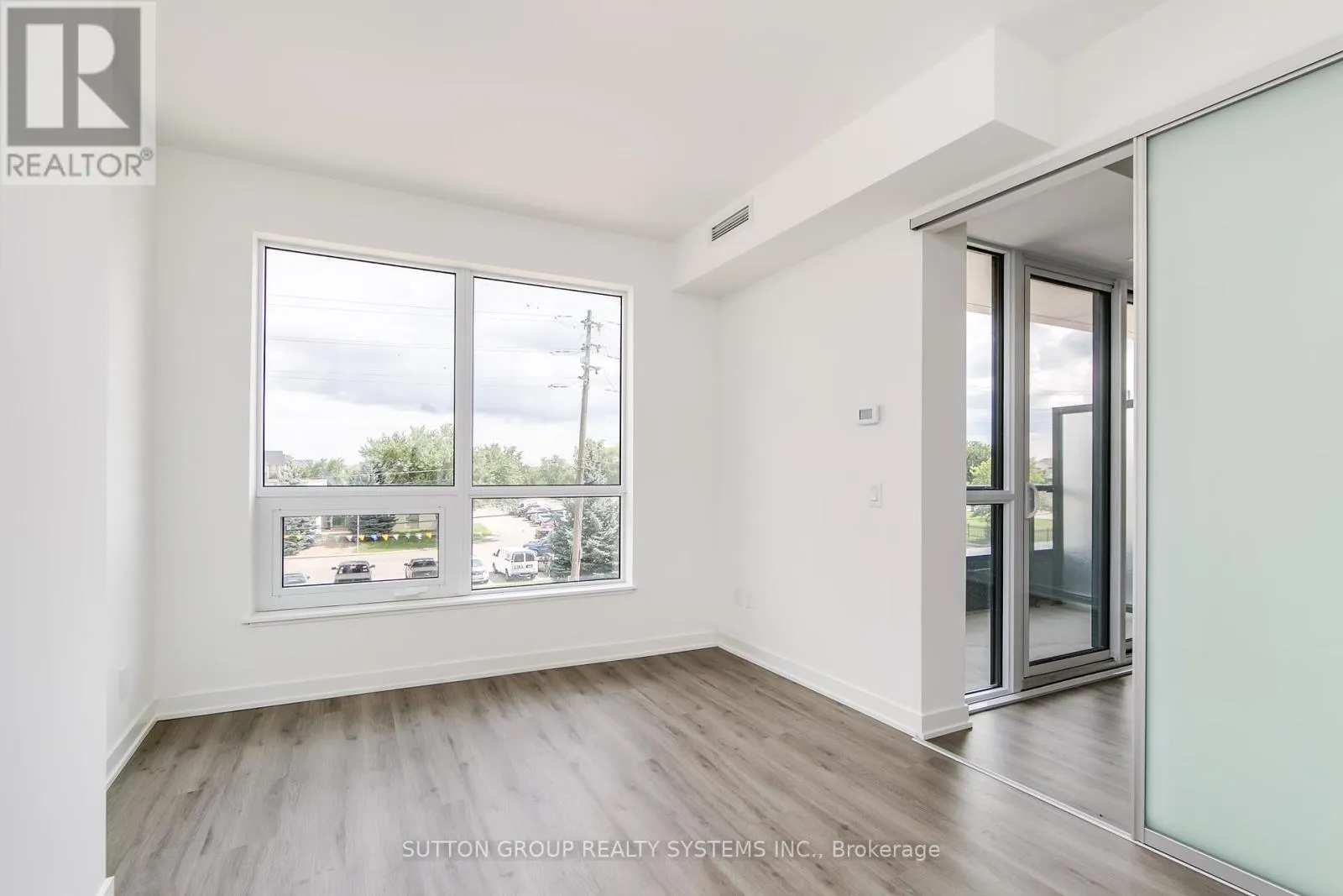 204 - 3005 PINE GLEN ROAD