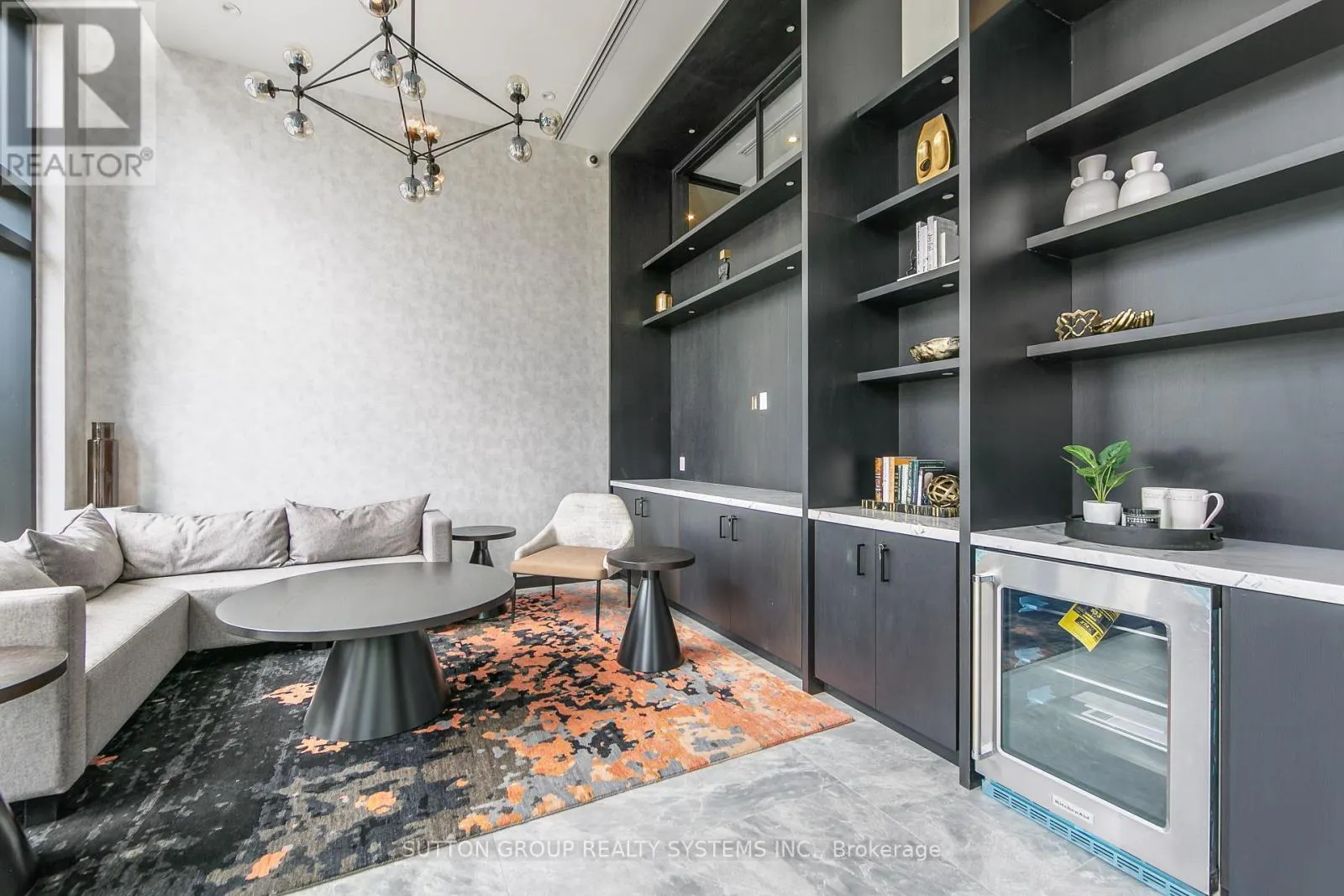 204 - 3005 PINE GLEN ROAD