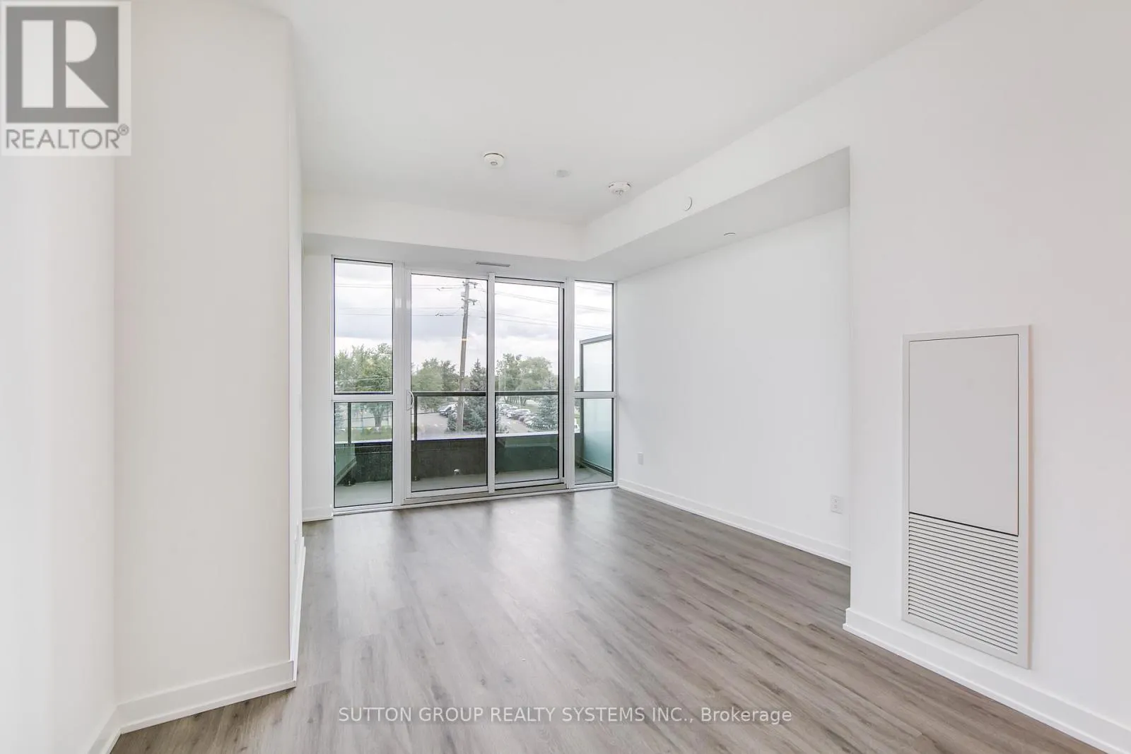 204 - 3005 PINE GLEN ROAD