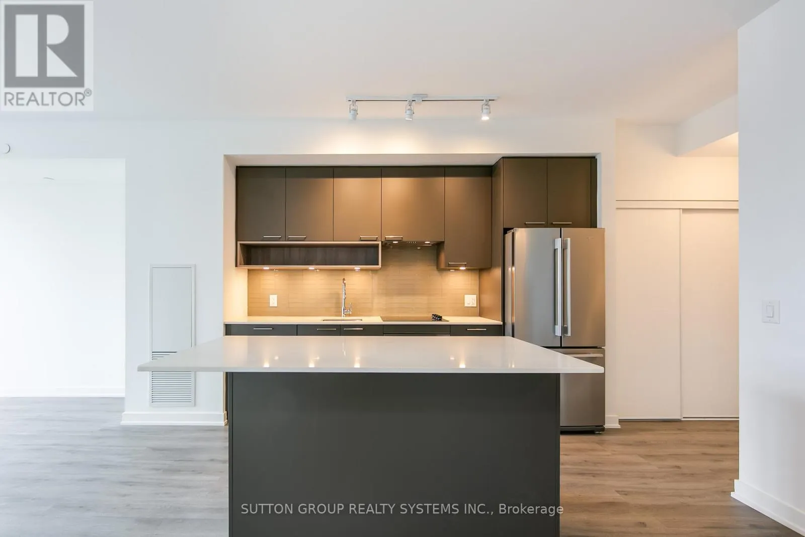 204 - 3005 PINE GLEN ROAD