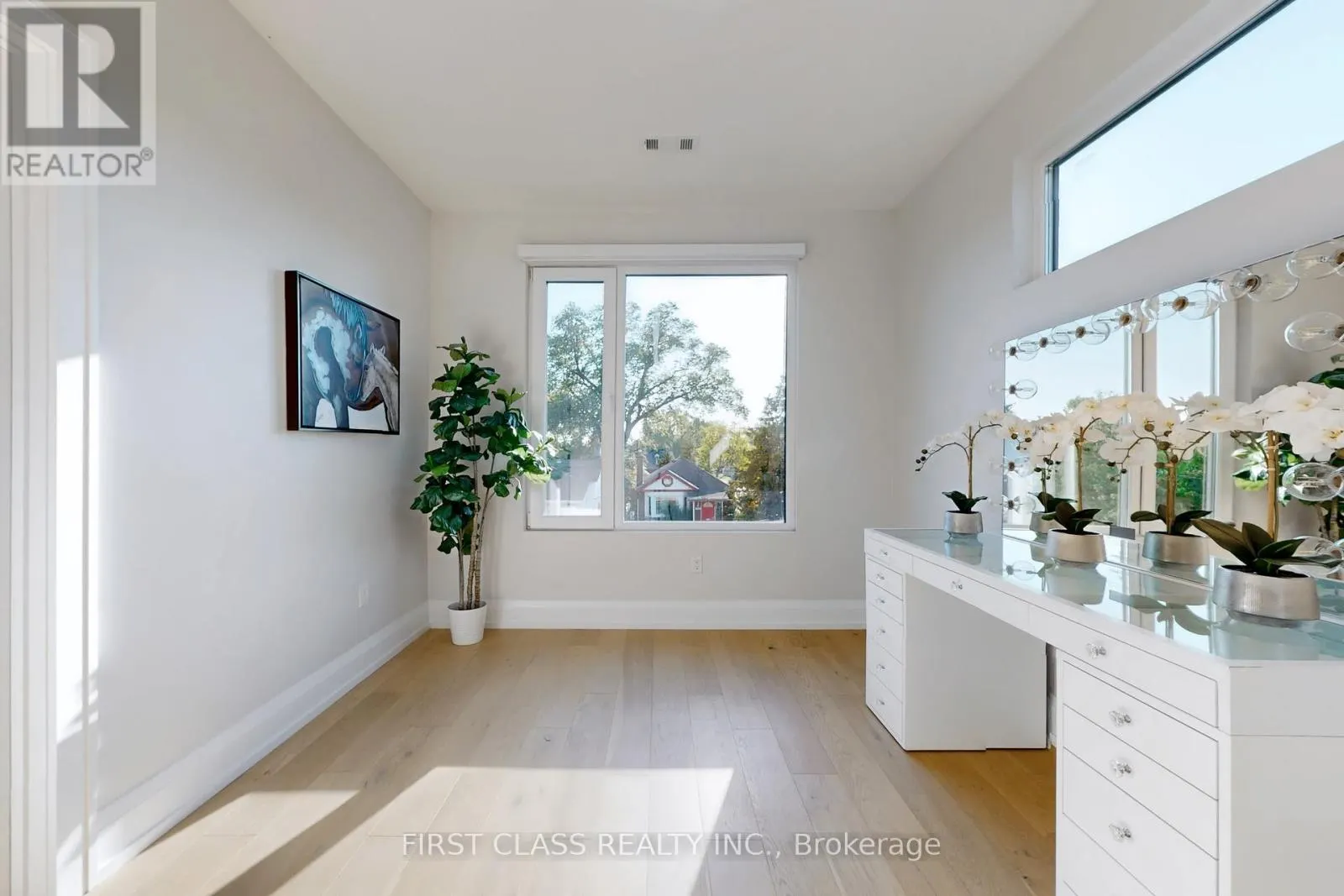 1047 MEREDITH AVENUE