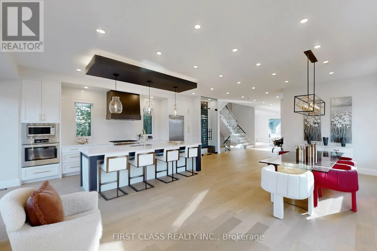 1047 MEREDITH AVENUE