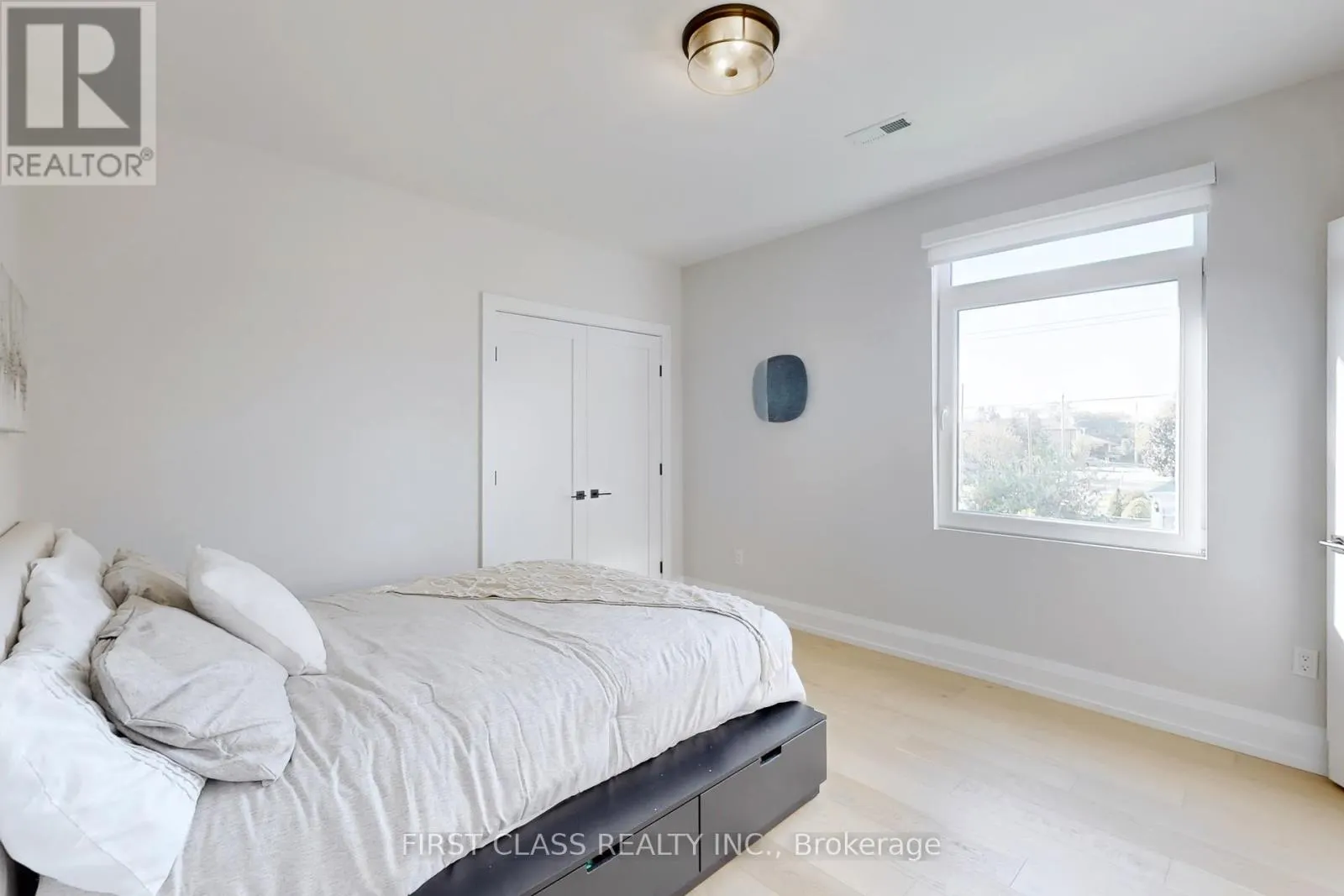 1047 MEREDITH AVENUE