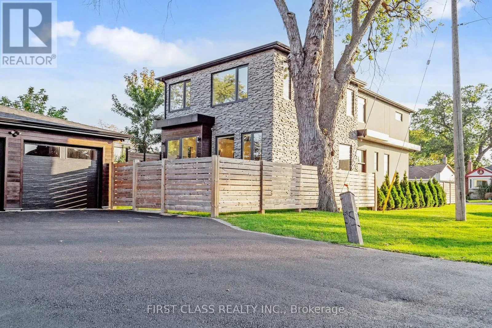 1047 MEREDITH AVENUE