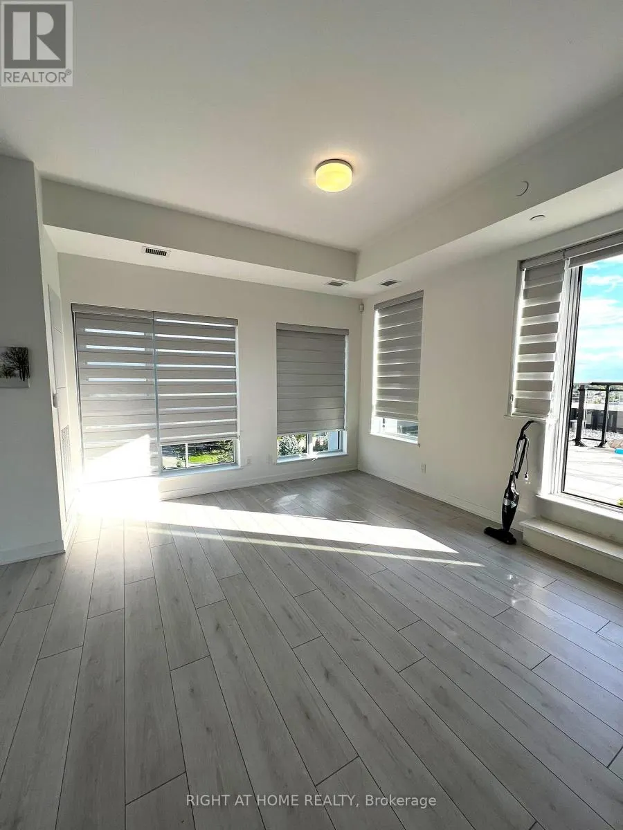 530 - 405 DUNDAS STREET W