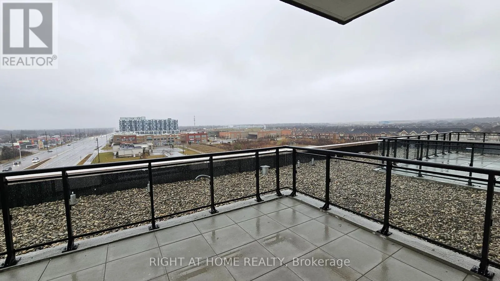 530 - 405 DUNDAS STREET W