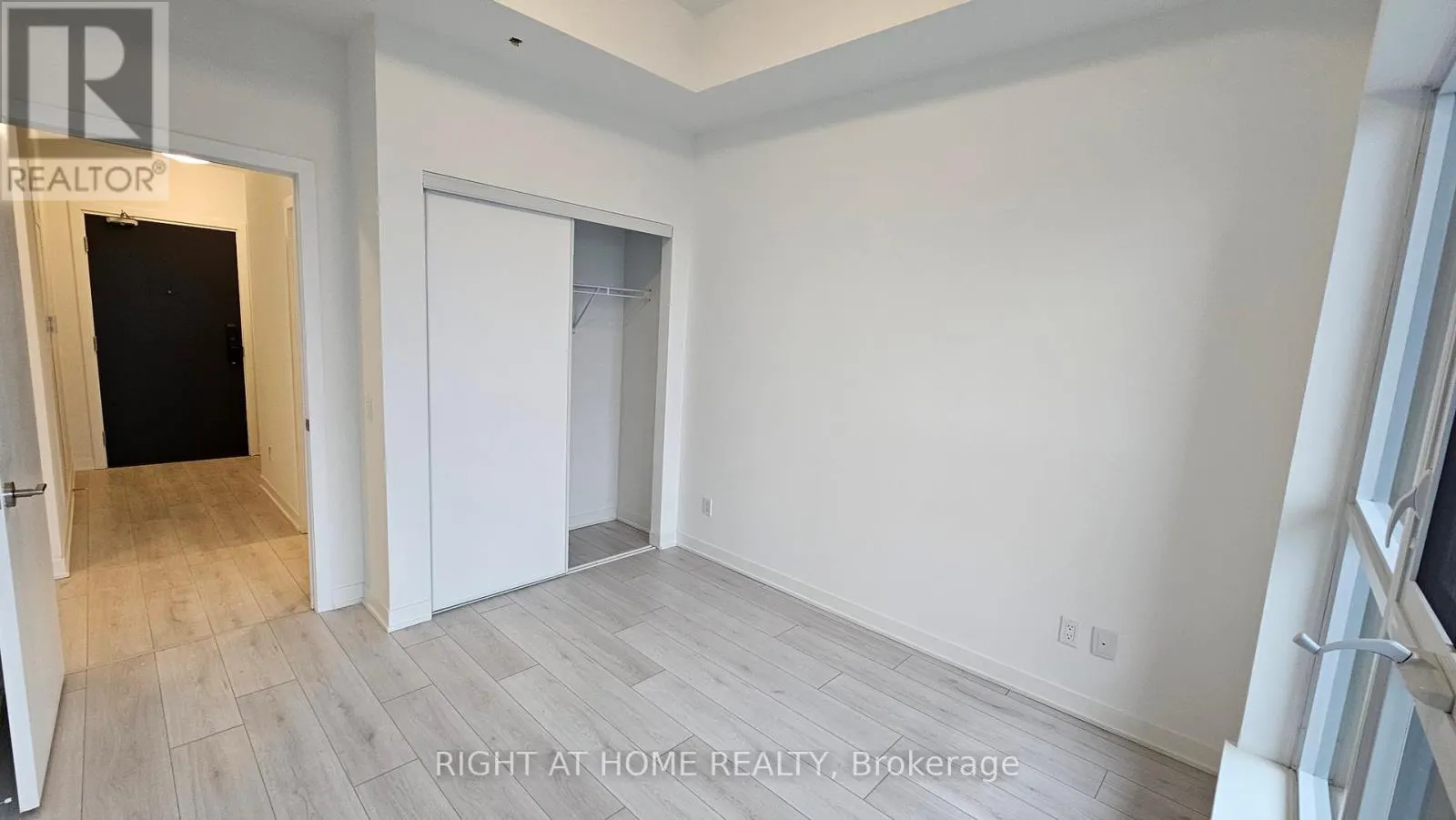 530 - 405 DUNDAS STREET W