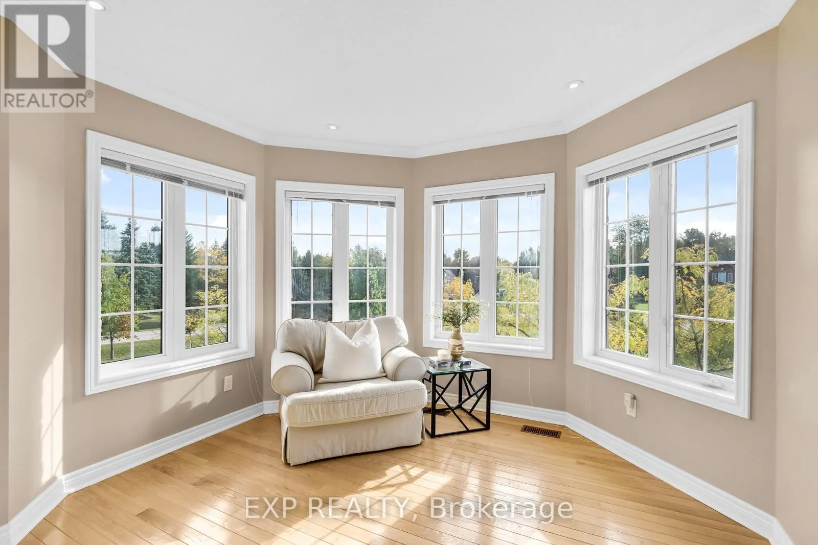 7 FOREST RIDGE CRESCENT