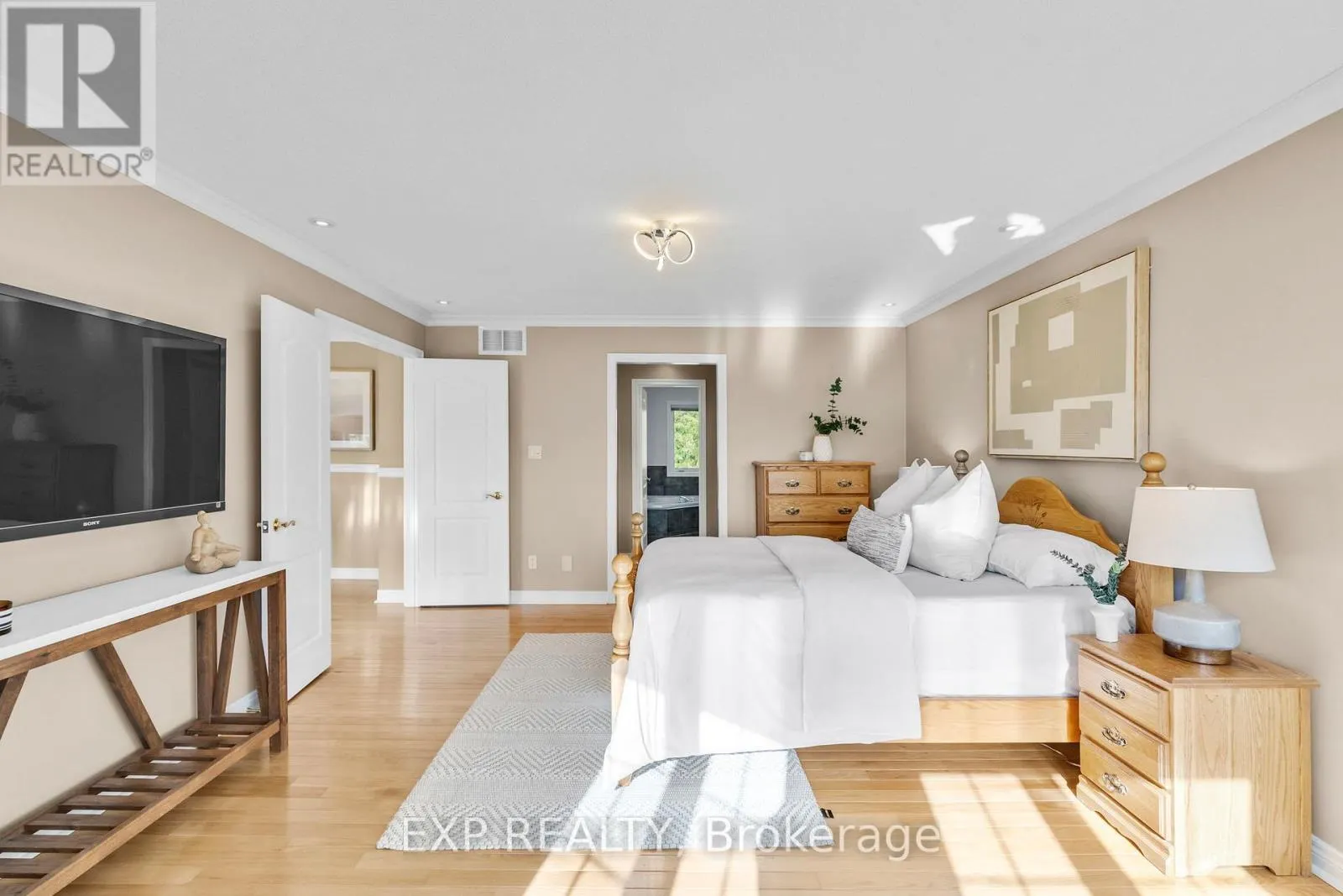 7 FOREST RIDGE CRESCENT
