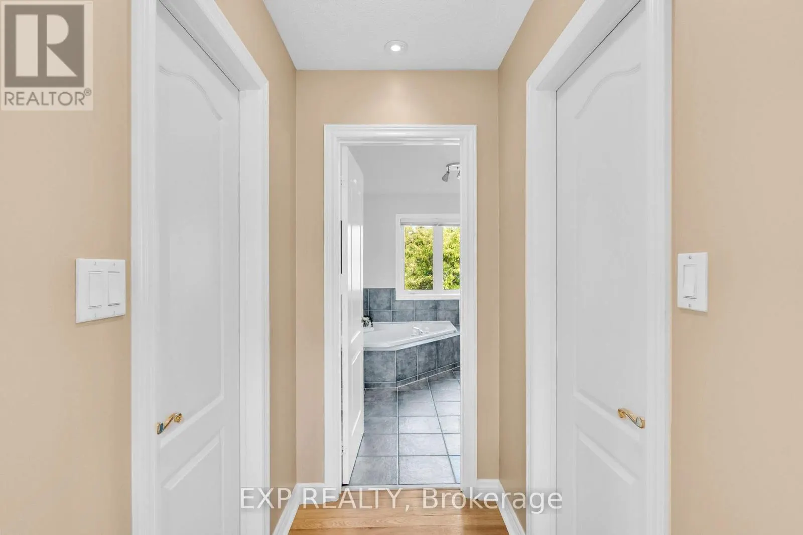 7 FOREST RIDGE CRESCENT