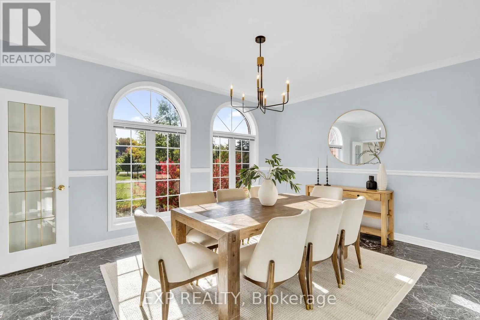 7 FOREST RIDGE CRESCENT