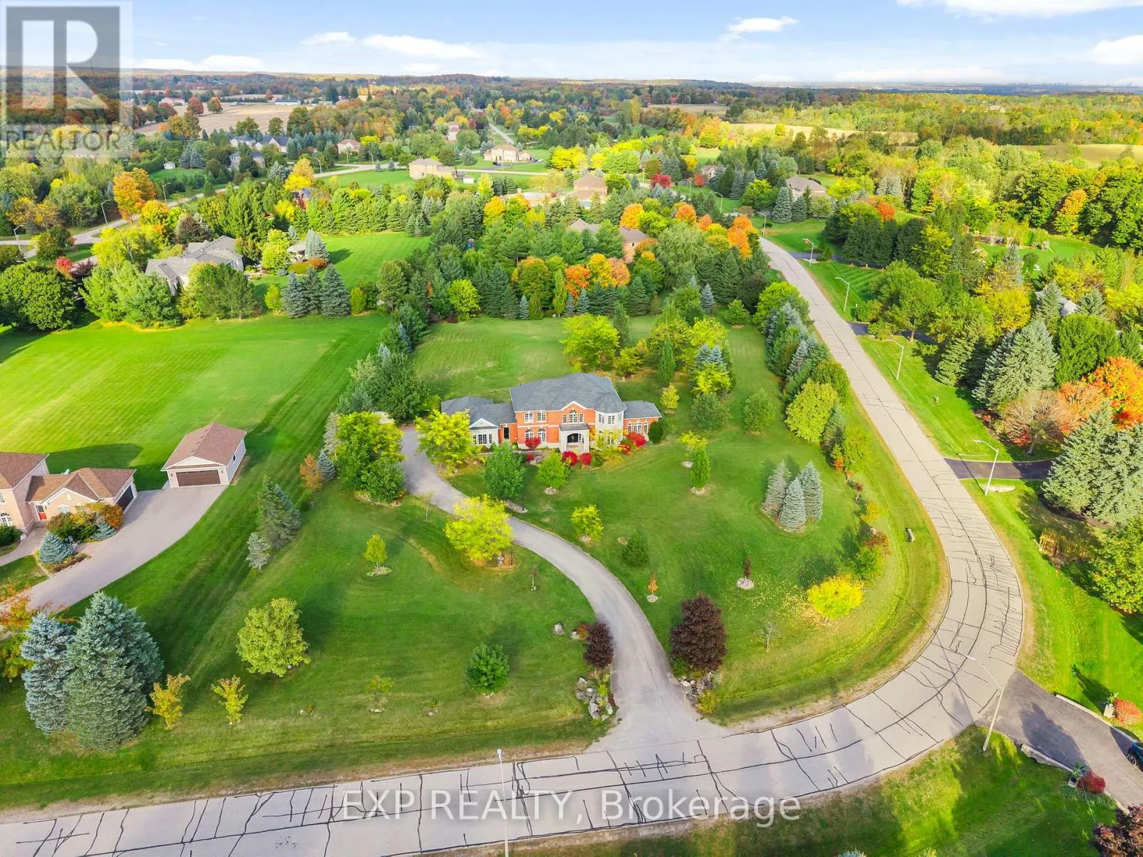 7 FOREST RIDGE CRESCENT