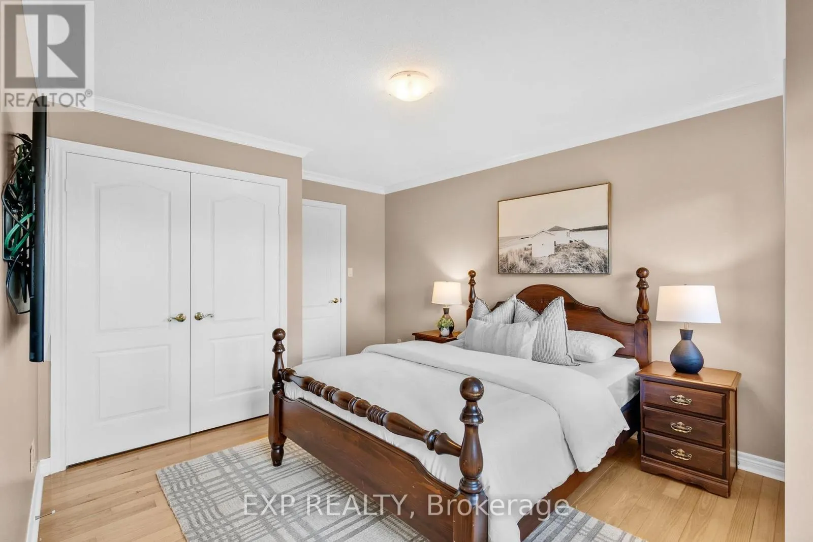7 FOREST RIDGE CRESCENT