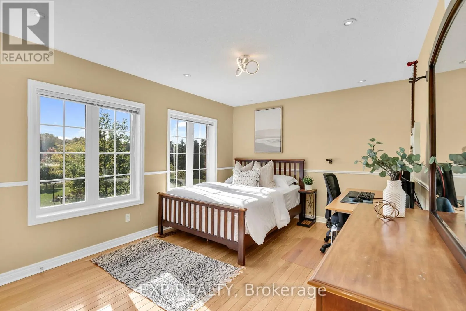 7 FOREST RIDGE CRESCENT