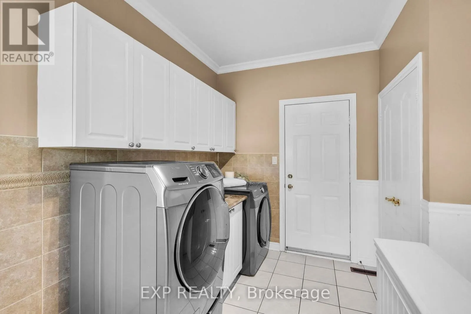 7 FOREST RIDGE CRESCENT