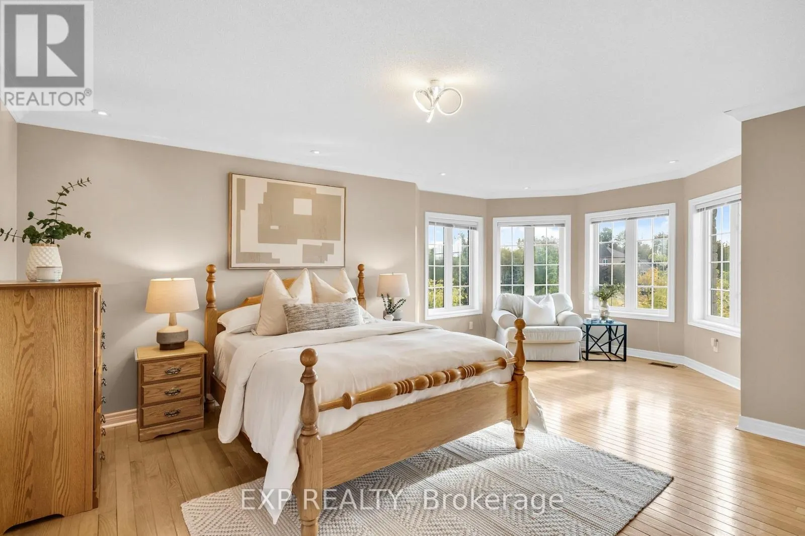 7 FOREST RIDGE CRESCENT