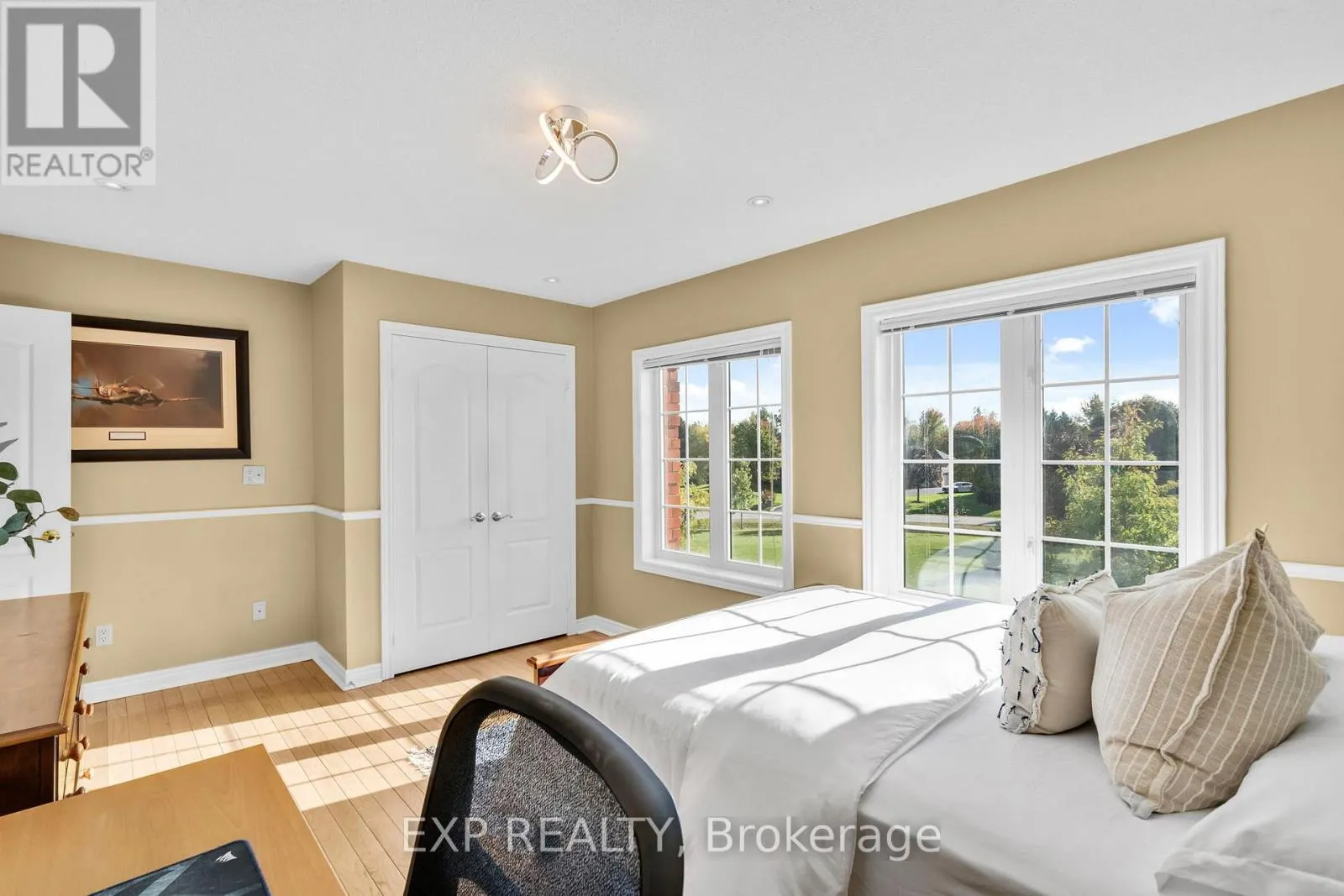 7 FOREST RIDGE CRESCENT