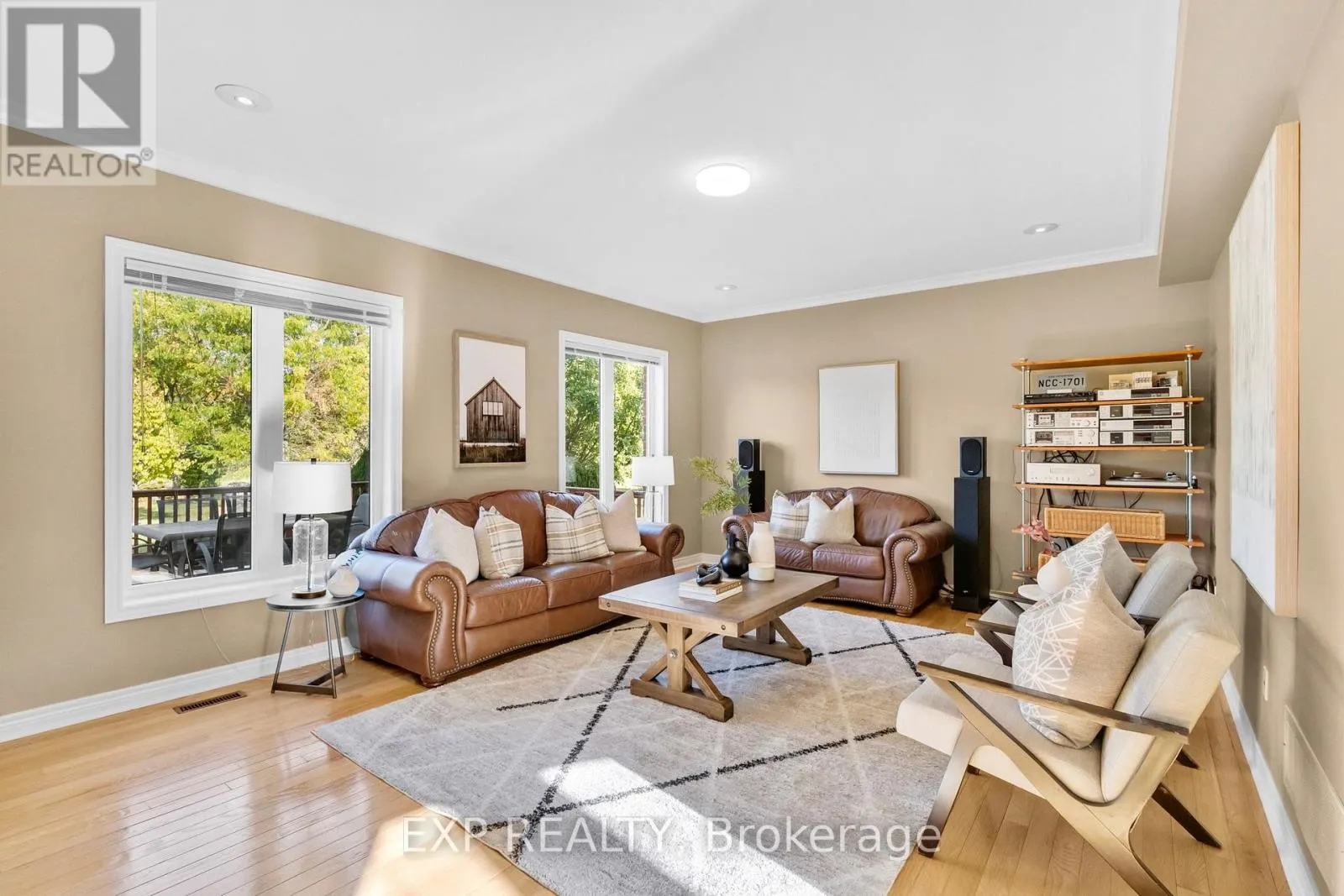 7 FOREST RIDGE CRESCENT
