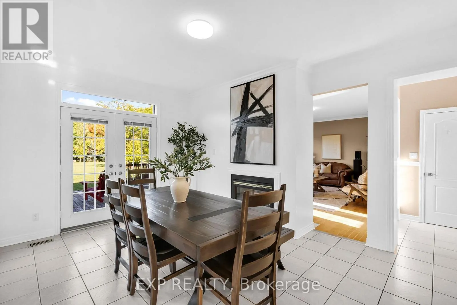 7 FOREST RIDGE CRESCENT