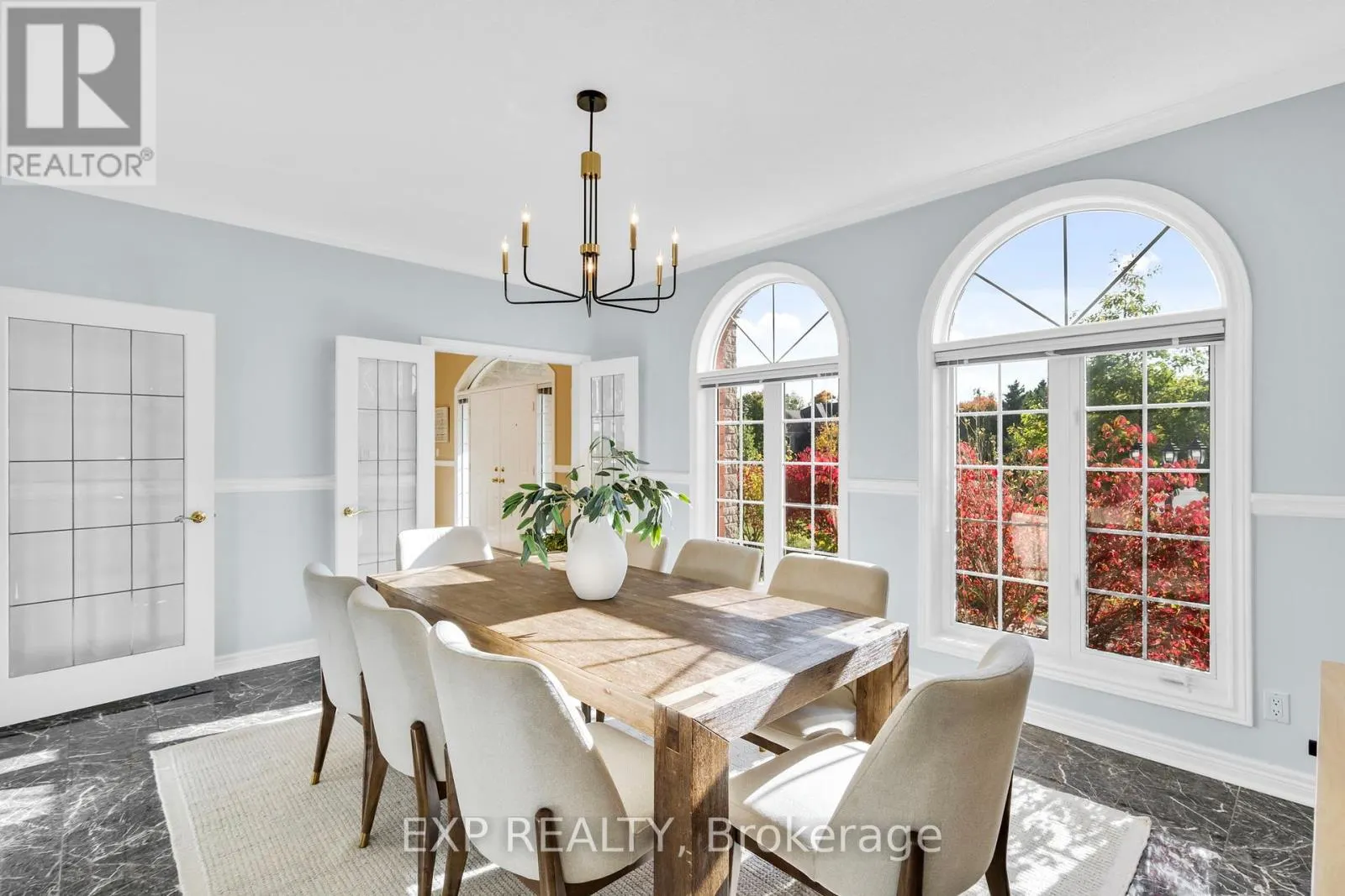 7 FOREST RIDGE CRESCENT