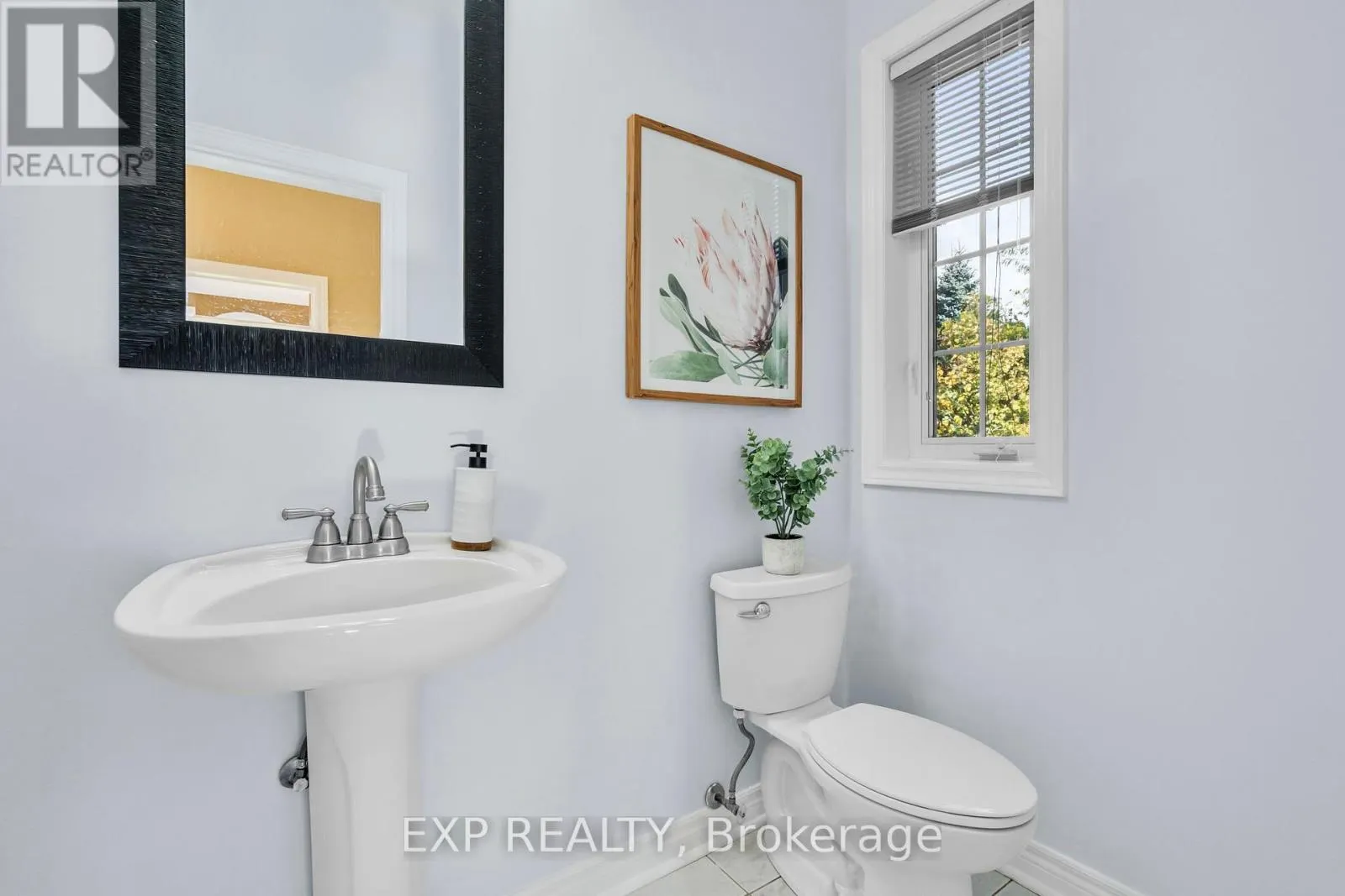 7 FOREST RIDGE CRESCENT