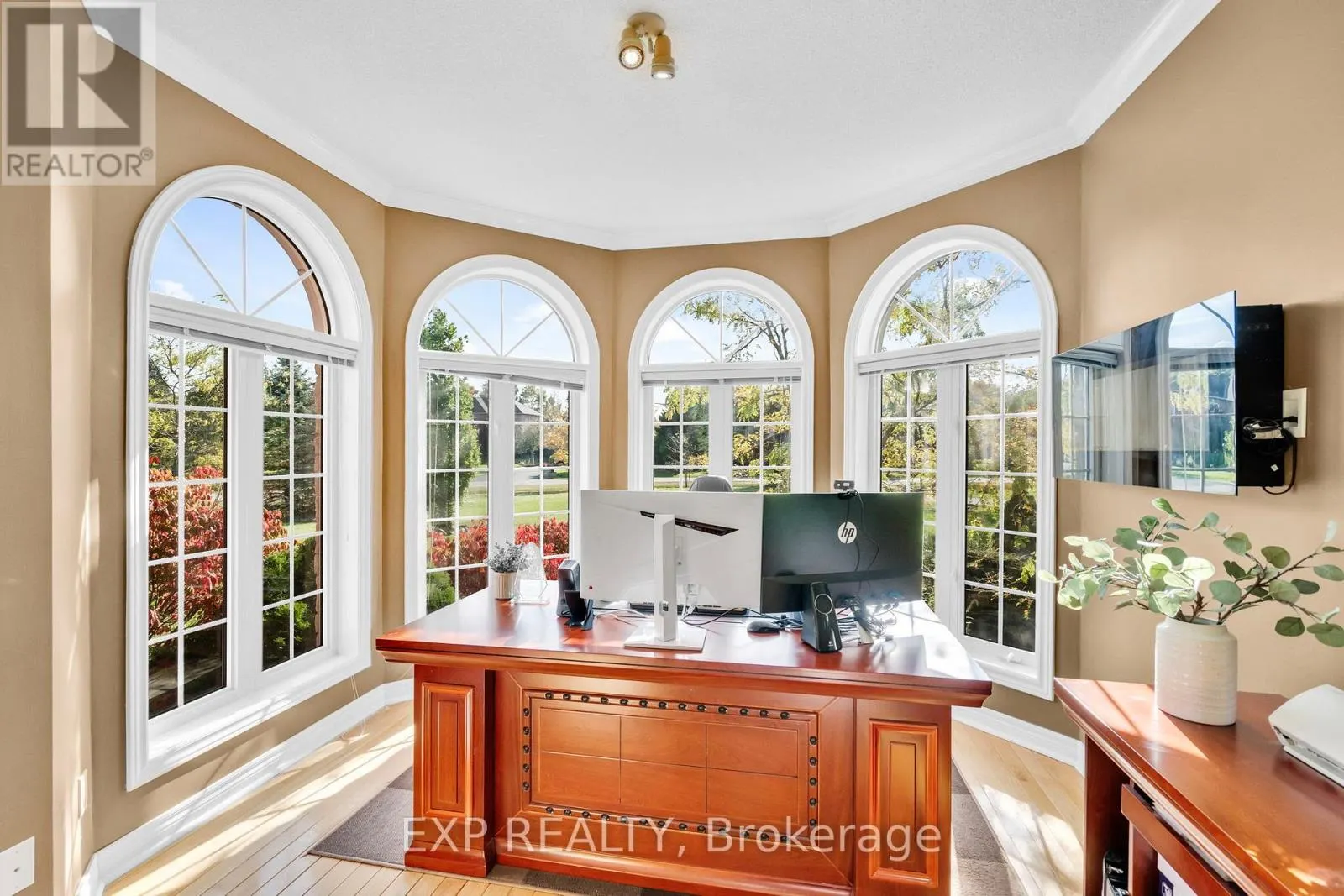 7 FOREST RIDGE CRESCENT
