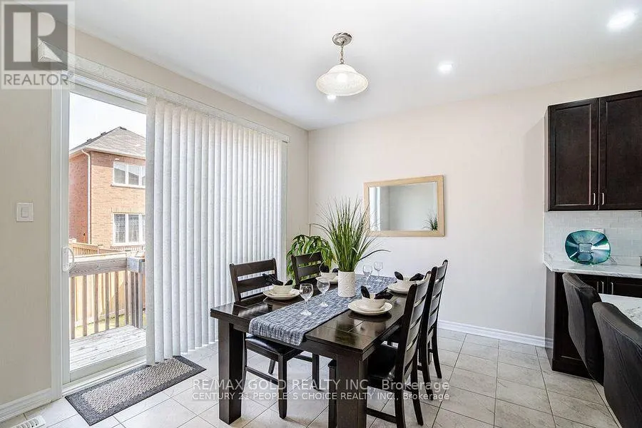 47 STEDFORD CRESCENT