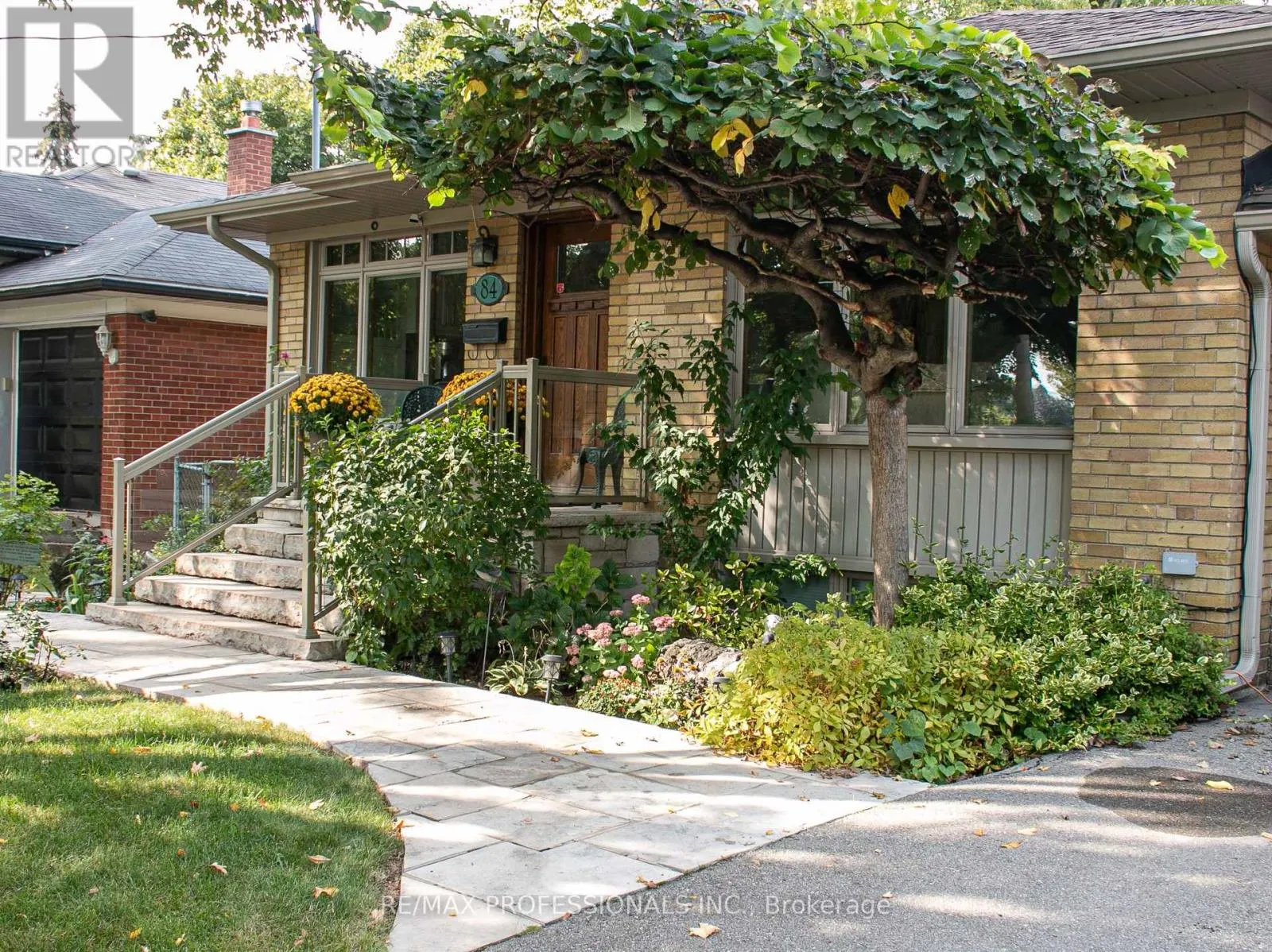 84 NORTH HEIGHTS ROAD