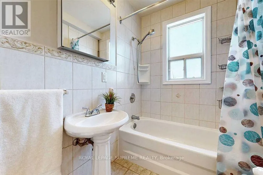 MAIN & SECOND FLOOR - 216 SILVERTHORN AVENUE