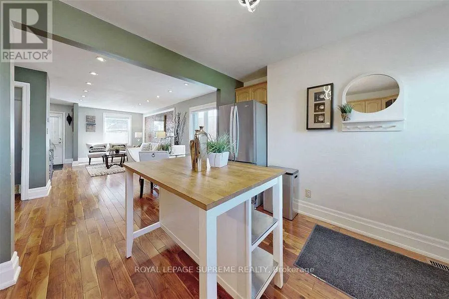 MAIN & SECOND FLOOR - 216 SILVERTHORN AVENUE