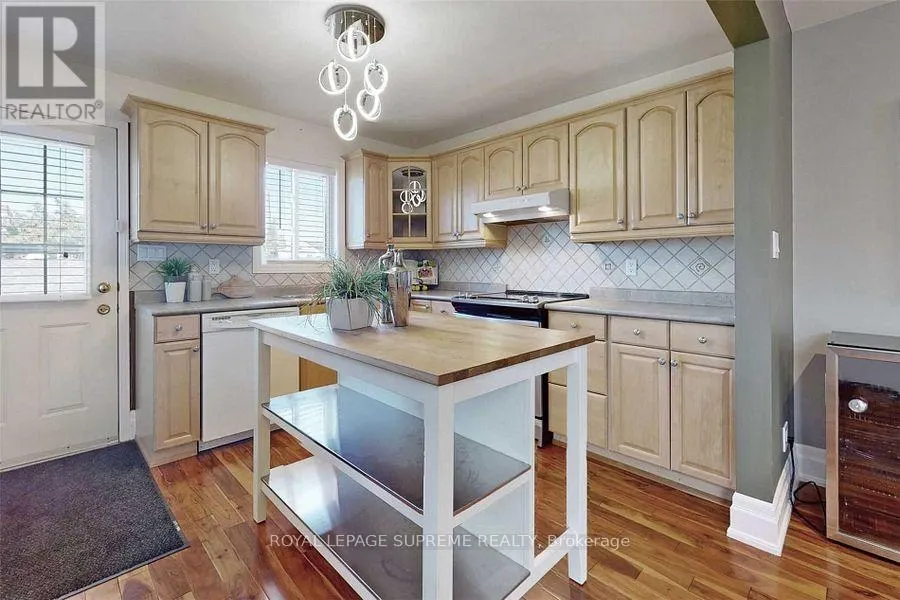 MAIN & SECOND FLOOR - 216 SILVERTHORN AVENUE