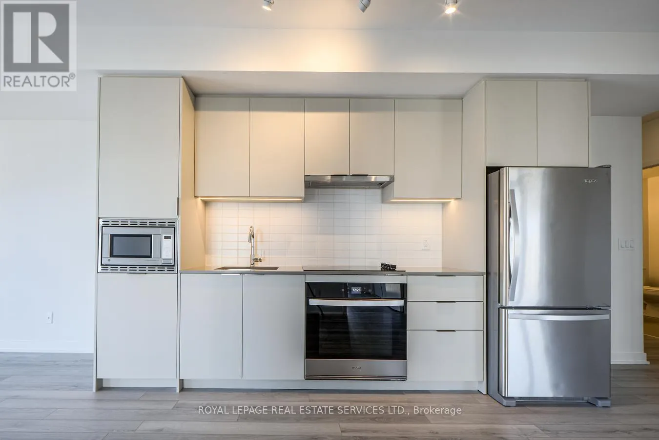 508 - 3079 TRAFALGAR ROAD