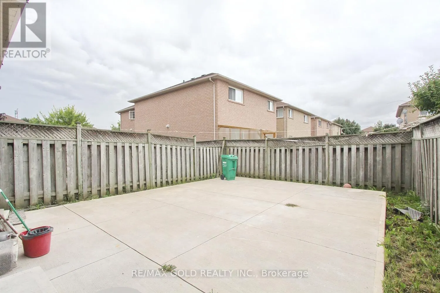 96 LAURAGLEN CRESCENT