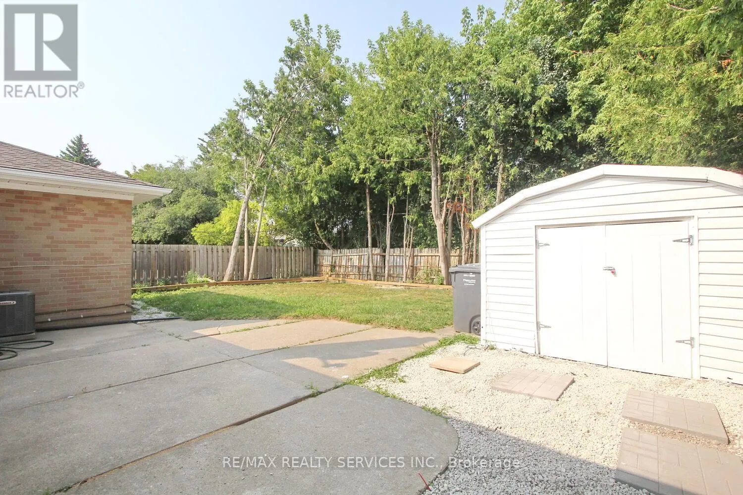 32 SANFORD CRESCENT