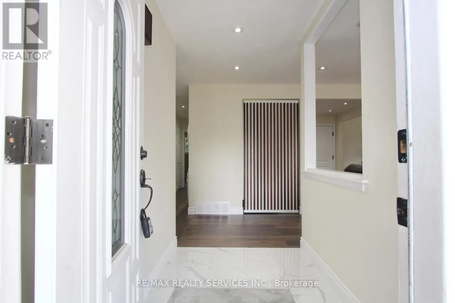 32 SANFORD CRESCENT