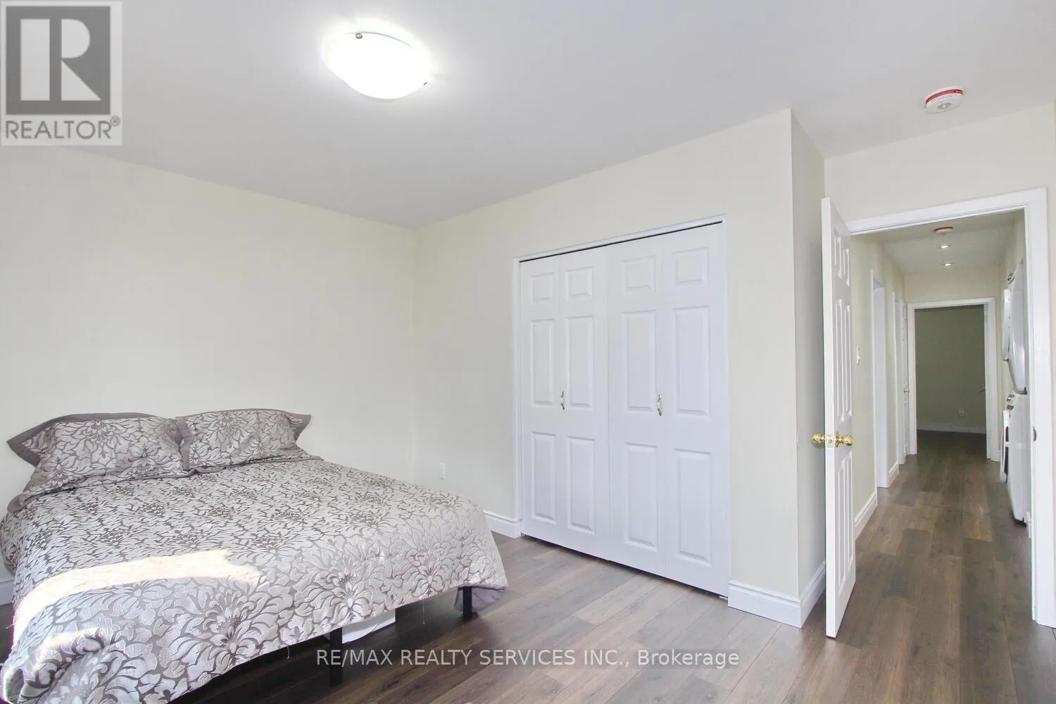 32 SANFORD CRESCENT