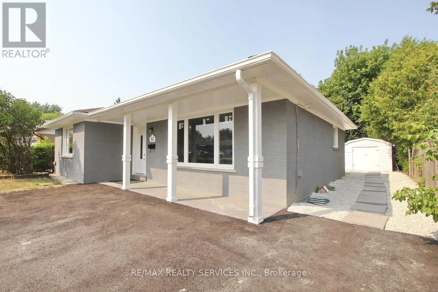 32 SANFORD CRESCENT